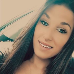 Meet your Posher, Holly